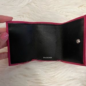 Balenciaga essential mini wallet.
